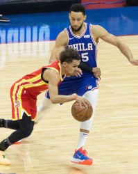  恩比德统治内线76人主场大胜尼克斯止连败