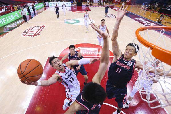  梅斯保级生死战爆发，主场球迷助威催生奇迹逆转