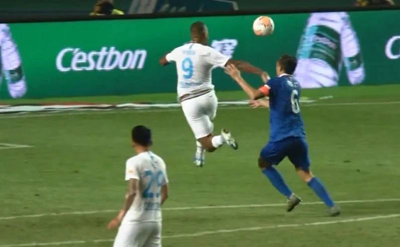  科雷兹后防失误连连，送礼不断葬送整场比赛